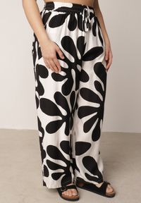 Born2be - Czarny Komplet z Wiskozy Bluzka z Falbankami i Szerokie Spodnie w Liście Thalla. Kolor: czarny. Materiał: wiskoza #8