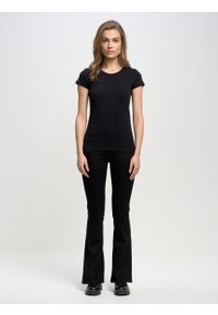 Big-Star - Spodnie jeans damskie z rozszerzaną nogawką czarne Clara Flare 995. Okazja: na co dzień. Kolor: czarny. Styl: casual