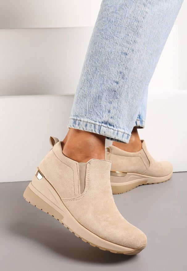 Renee - Beżowe Sneakersy Munna. Kolor: beżowy. Materiał: jeans, materiał, zamsz. Wzór: aplikacja. Obcas: na koturnie