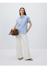 Reserved - Koszula z krótkim rękawem - jasnoniebieski. Kolor: niebieski. Materiał: wiskoza. Długość rękawa: krótki rękaw. Długość: krótkie #1