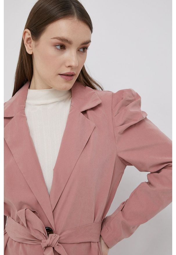 JDY płaszcz damski kolor różowy przejściowy. Okazja: na co dzień. Kolor: różowy. Materiał: materiał. Styl: casual, klasyczny