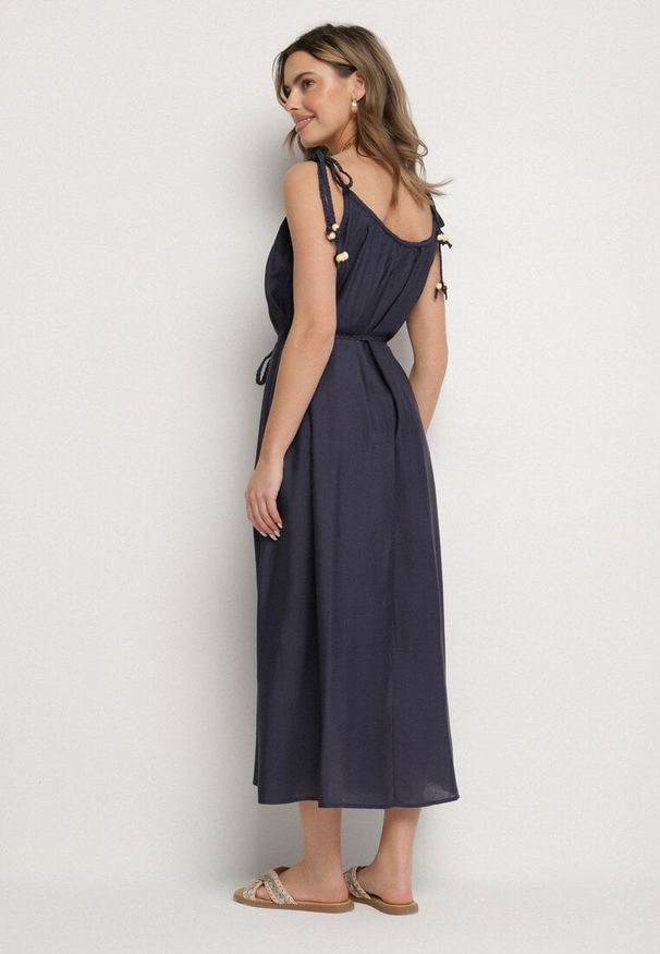 Born2be - Granatowa Sukienka z Wiskozy na Wiązanych Ramiączkach z Plecionym Paskiem Mirazelia. Okazja: na co dzień. Kolor: niebieski. Materiał: wiskoza. Długość rękawa: na ramiączkach. Typ sukienki: proste. Styl: casual, glamour