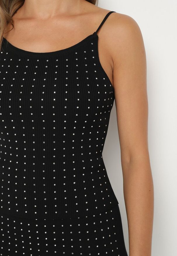 Born2be - Czarny Dzianinowy Komplet z Wiskozą Top i Spódnica z Cyrkoniami Selmirae. Kolor: czarny. Materiał: wiskoza, dzianina