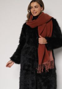 Born2be - Bordowy Klasyczny Szalik z Bawełny i Wiskozy z Frędzlami Vetilisa. Kolor: czerwony. Materiał: bawełna, wiskoza. Styl: klasyczny #1