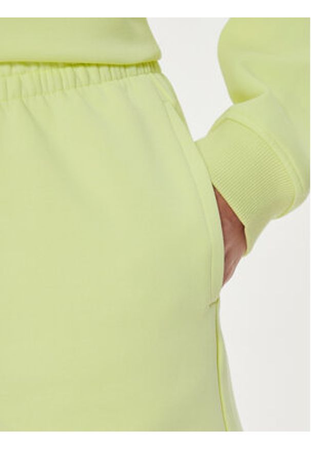 New Balance Szorty sportowe Hyperembossed WS41550 Zielony Regular Fit. Kolor: zielony. Materiał: bawełna, syntetyk