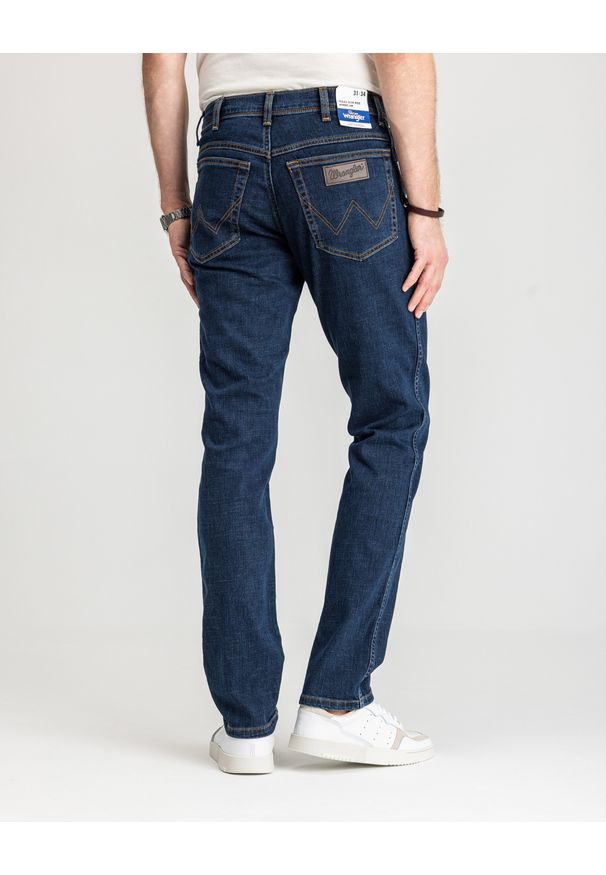 Wrangler - WRANGLER TEXAS SLIM MĘSKIE SPODNIE JEANSOWE CROSS GAME W12S8311U 112126497. Stan: podwyższony