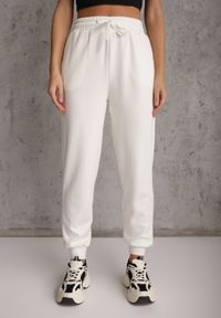 Renee - Białe Sportowe Spodnie Typu Jogger High Waist ze Ściągaczem w Talii Isirona. Okazja: na co dzień. Stan: podwyższony. Kolor: biały. Długość: krótkie. Styl: sportowy #7