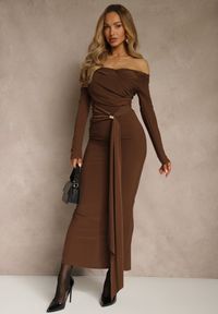 Renee - Brązowa Marszczona Sukienka o Dopasowanym Kroju z Trenem i Rozcięciem Aluilea. Okazja: na imprezę. Kolor: brązowy. Długość rękawa: długi rękaw. Styl: klasyczny, elegancki #5