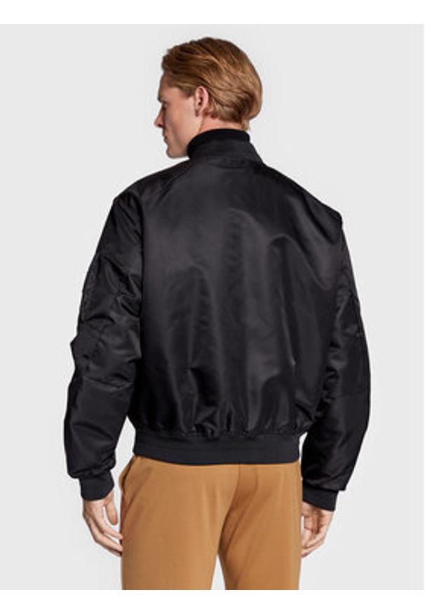 Calvin Klein Kurtka bomber Hero K10K109907 Czarny Relaxed Fit. Kolor: czarny. Materiał: syntetyk