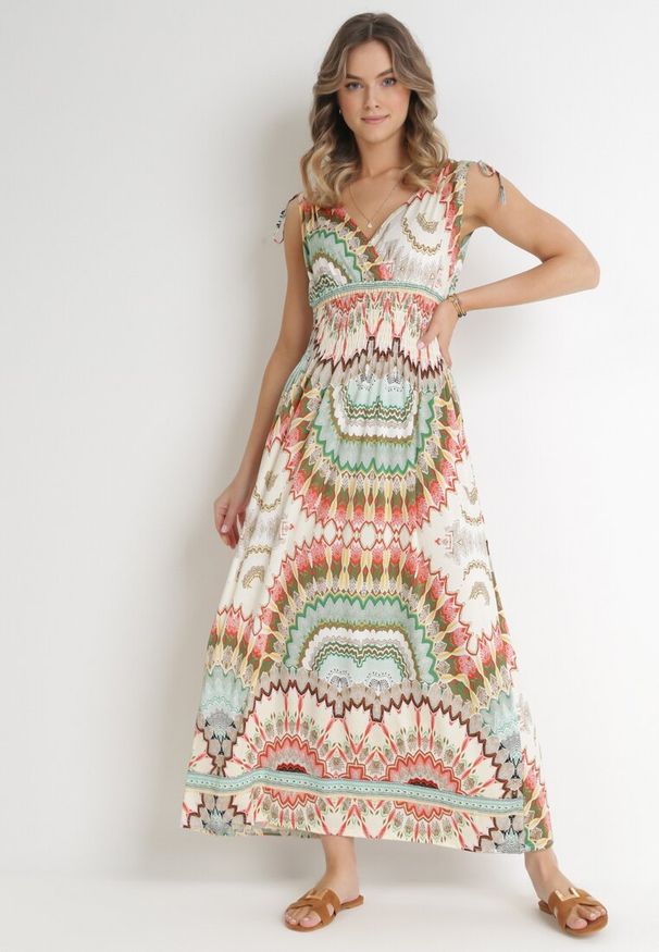 Born2be - Zielona Wiskozowa Sukienka Tie Dye Maxi z Marszczoną Gumką w Pasie Lucira. Typ kołnierza: dekolt kopertowy. Kolor: zielony. Materiał: wiskoza. Długość rękawa: bez rękawów. Typ sukienki: kopertowe. Długość: maxi