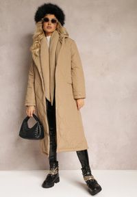 Renee - Beżowy Długi Płaszcz Kurtka Ozdobiona Pikowaniem Hamid. Kolor: beżowy. Długość: długie. Wzór: aplikacja #1