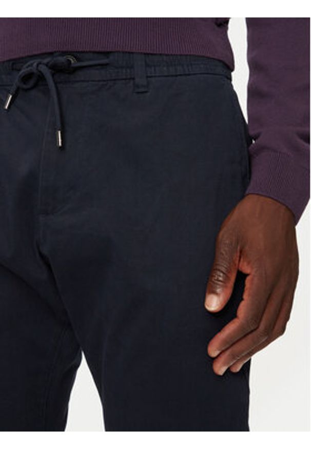 s.Oliver Spodnie materiałowe 2150236 Granatowy Slim Fit. Kolor: niebieski. Materiał: bawełna