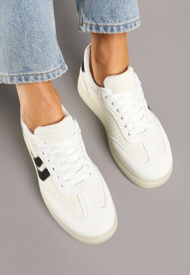 Renee - Białe Sneakersy Ozdobione Paskami Sadleane. Okazja: na co dzień. Zapięcie: pasek. Kolor: biały. Materiał: jeans. Wzór: aplikacja