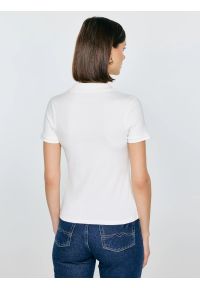 Big-Star - Koszulka damska polo w prążek biała Rella 100. Okazja: na co dzień. Typ kołnierza: polo. Kolor: biały. Materiał: prążkowany, dzianina, jeans. Długość: krótkie. Wzór: prążki. Styl: casual, elegancki, sportowy, klasyczny #8