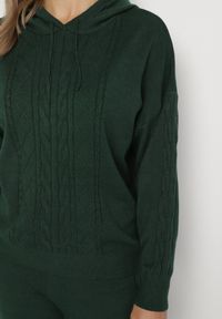 Born2be - Ciemnozielony Dzianinowy Komplet Bluza z Kapturem w Warkoczowy Splot i Spodnie z Szerokimi Nogawkami Narahai. Kolor: zielony. Materiał: dzianina. Wzór: ze splotem #7