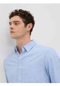 Reserved - Koszula regular z lnem - jasnoniebieski. Kolor: niebieski. Materiał: len