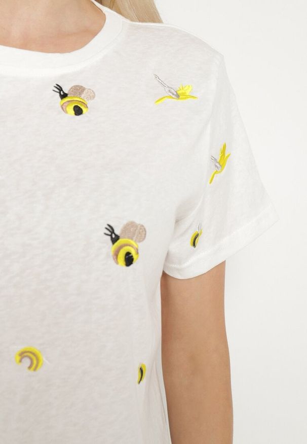 Born2be - Biały T-shirt z Bawełny Ozdobiony Haftem Hiraviel. Okazja: na co dzień. Kolor: biały. Materiał: bawełna. Wzór: aplikacja, haft. Styl: casual