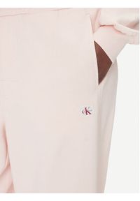 Calvin Klein Jeans Spodnie dresowe LV047C249G Różowy Regular Fit. Kolor: różowy. Materiał: bawełna #3