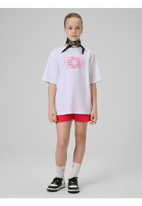 4f - 4F T-shirt loose z nadrukiem dziewczęcy - biały 122 (6-7 lat). Okazja: na co dzień, na uczelnię. Kolor: biały. Materiał: bawełna, materiał. Wzór: nadruk. Sezon: lato. Styl: casual, sportowy