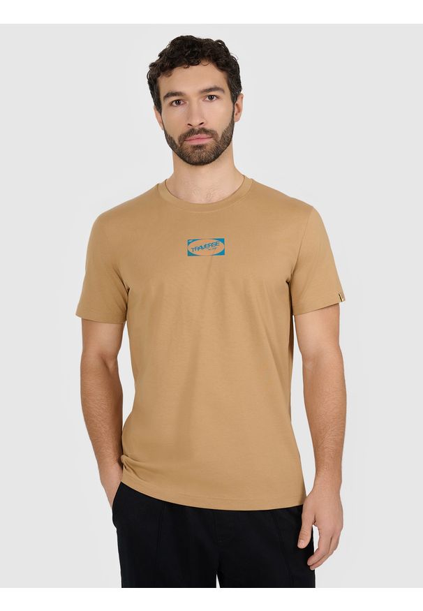 4f - 4F T-shirt regular z nadrukiem męski - beżowy L. Okazja: na co dzień. Kolor: beżowy. Materiał: dzianina, bawełna. Długość rękawa: krótki rękaw. Długość: krótkie. Wzór: nadruk. Styl: casual