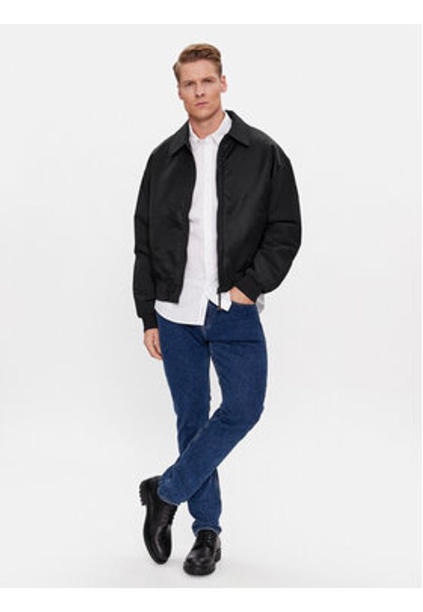 Calvin Klein Kurtka bomber Sateen K10K112370 Czarny Regular Fit. Kolor: czarny. Materiał: syntetyk