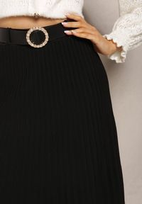 Renee - Czarna Midi Plisowana Spódnica z Gumką w Pasie i Paskiem z Ekoskóry Juara. Kolor: czarny. Materiał: wiskoza. Styl: klasyczny