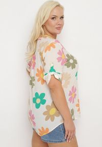 Born2be - Jasnobeżowa Wiskozowa Koszula Zapinana na Guziki z Rękawem Długości 3/4 i Wzorem w Kwiaty Xebbia. Okazja: na co dzień, do pracy, na spotkanie biznesowe. Kolor: beżowy. Materiał: wiskoza. Wzór: kwiaty. Styl: biznesowy, casual #4