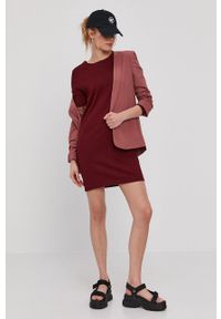 Vero Moda Sukienka kolor bordowy mini prosta. Okazja: na co dzień. Kolor: czerwony. Materiał: dzianina. Wzór: gładki. Typ sukienki: proste. Styl: casual. Długość: mini #2