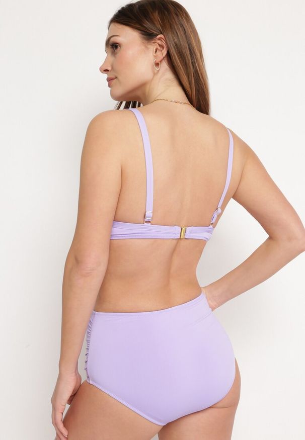 Born2be - Fioletowe Bikini Biustonosz na Cienkich Regulowanych Ramiączkach Majtki z Wysokim Stanem i Marszczeniem Ninamarie. Stan: podwyższony. Kolor: fioletowy. Wzór: aplikacja