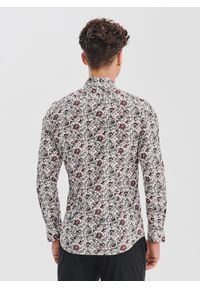 Pako Lorente - PAKO LORENTE – Biała koszula w kwiaty. Typ kołnierza: kołnierzyk klasyczny. Kolor: biały. Materiał: elastan, bawełna. Długość rękawa: długi rękaw. Długość: długie. Wzór: kwiaty. Styl: klasyczny #8