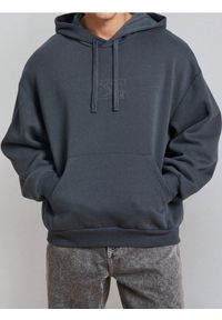 Sinsay - Bluza hoodie basic - niebieski. Kolor: niebieski
