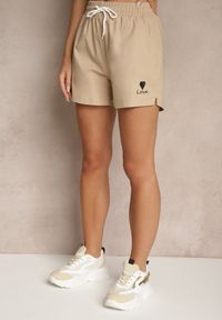 Renee - Beżowe Klasyczne Szorty Dresowe z Kieszeniami Wiązane w Pasie Folenelle. Okazja: na co dzień, na imprezę. Kolor: beżowy. Materiał: dresówka. Sezon: lato. Styl: klasyczny #4
