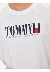 Tommy Jeans T-Shirt DNA Flag DM0DM18533 Biały Regular Fit. Kolor: biały. Materiał: bawełna