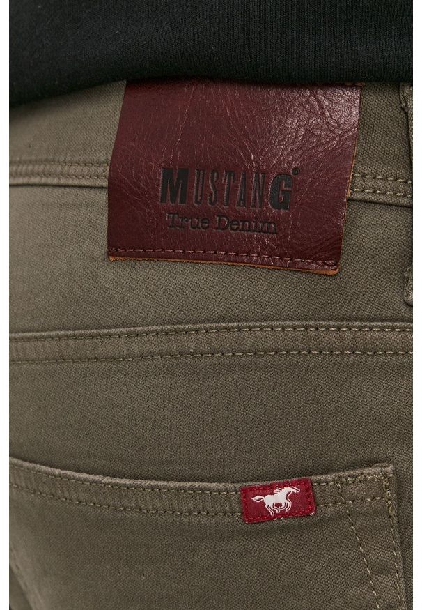 Mustang - Szorty jeansowe. Okazja: na co dzień. Kolor: zielony. Materiał: jeans. Wzór: gładki. Styl: casual