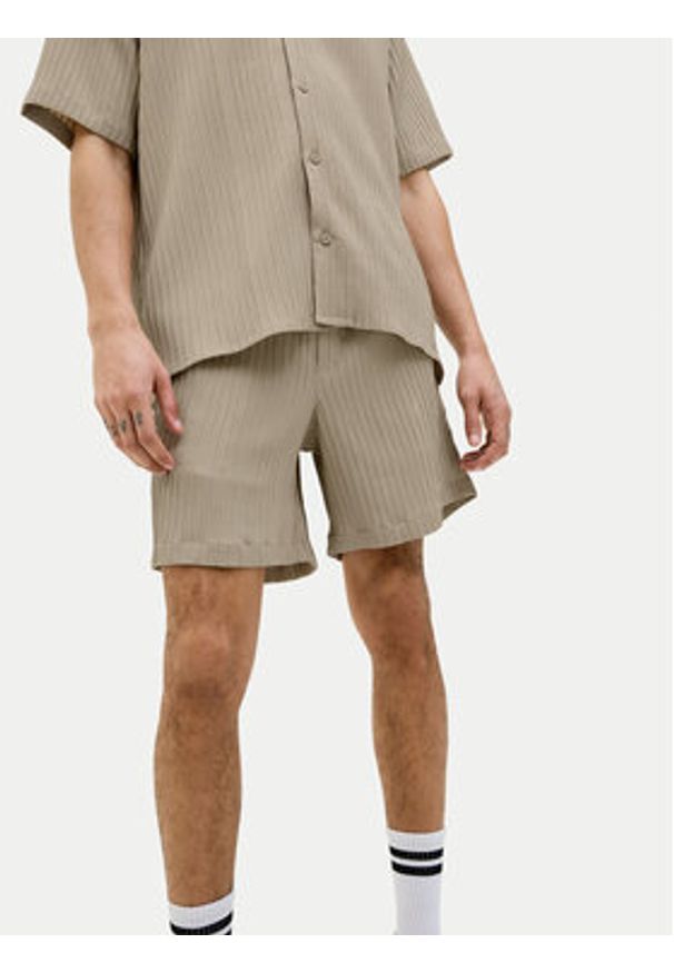Jack & Jones - Jack&Jones Szorty materiałowe Jaiden 12269672 Beżowy Relaxed Fit. Kolor: beżowy. Materiał: syntetyk