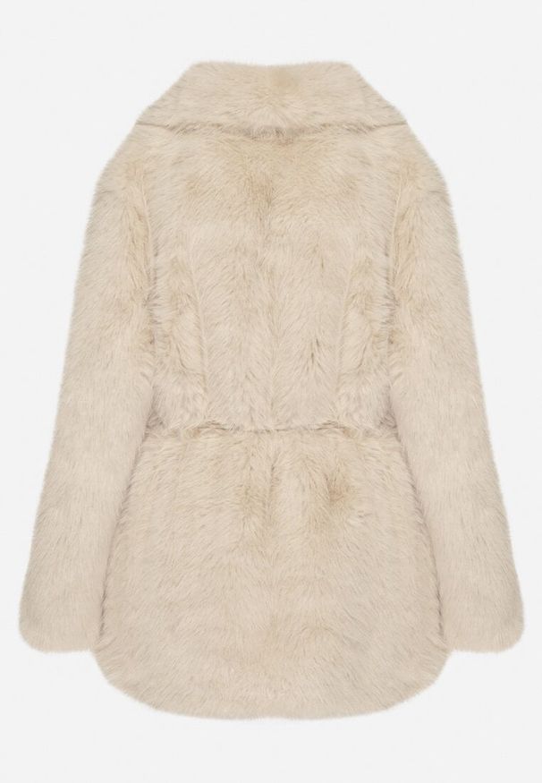 Born2be - Beżowa Kurtka Futerko o Prostym Kroju z Cienkim Wiązanym Paskiem Casatte. Okazja: do pracy, na spotkanie biznesowe. Typ kołnierza: golf. Kolor: beżowy. Materiał: futro. Wzór: aplikacja. Styl: biznesowy