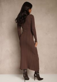 Renee - Brązowa Taliowana Sukienka Sweterkowa z Wiskozą i Metalicznymi Guzikami Lilianessa. Okazja: na co dzień. Kolor: brązowy. Materiał: wiskoza. Typ sukienki: proste. Styl: casual, elegancki #5