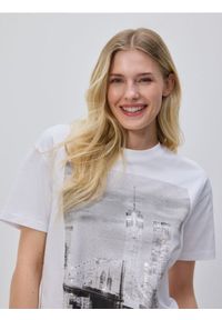 Reserved - T-shirt z nadrukami - biały. Kolor: biały. Materiał: bawełna, dzianina. Wzór: nadruk