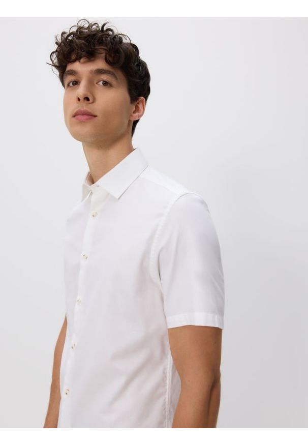 Reserved - Bawełniana koszula regular fit - biały. Kolor: biały. Materiał: bawełna