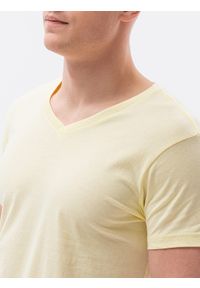 Ombre Clothing - Klasyczna męska koszulka z dekoltem w serek BASIC - jasnożółty V14 S1369 - XXL. Typ kołnierza: dekolt w serek. Kolor: żółty. Materiał: jeans, bawełna. Długość: krótkie. Styl: klasyczny #3