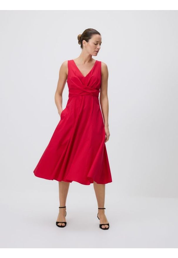 Reserved - Bawełniana sukienka midi - czerwony. Kolor: czerwony. Materiał: bawełna. Długość: midi