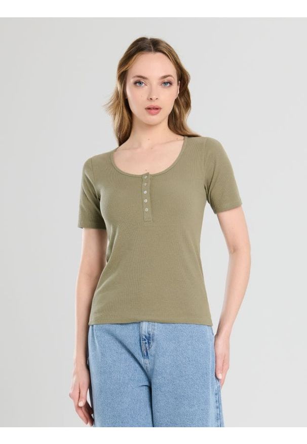 Sinsay - Prążkowana koszulka z guzikami - khaki. Kolor: brązowy. Materiał: prążkowany