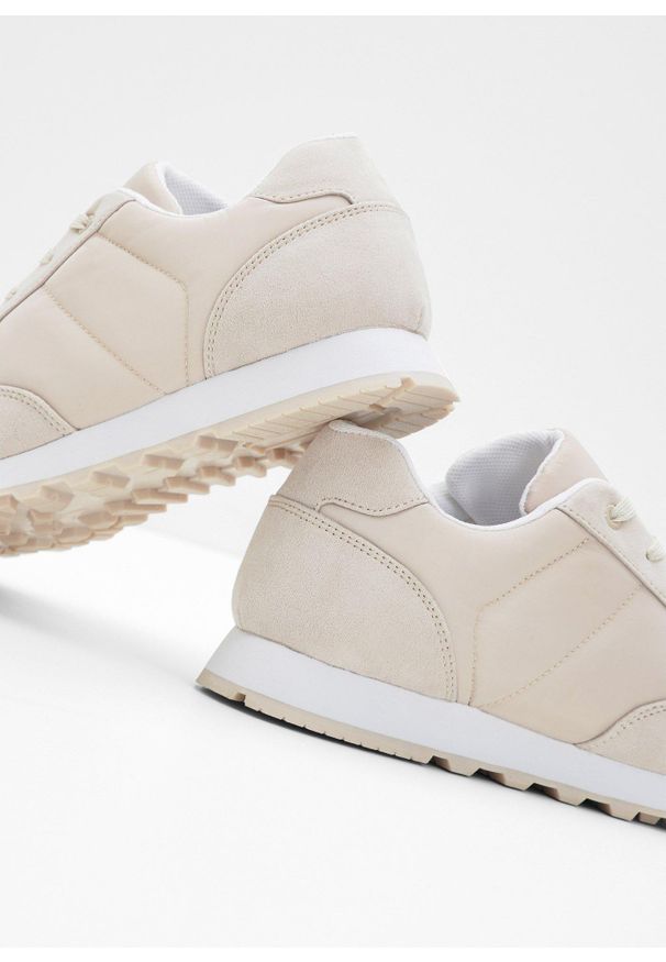 bonprix - Sneakersy. Kolor: beżowy. Materiał: satyna