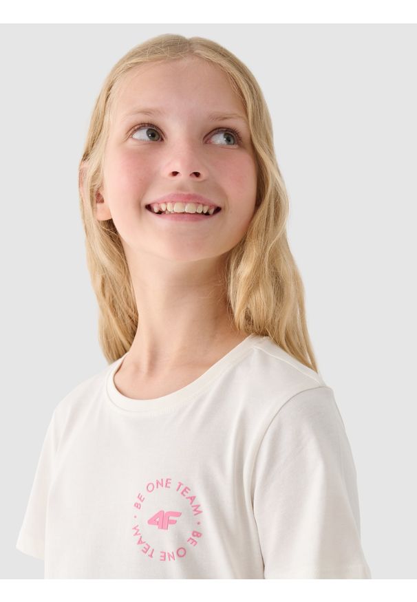 4f - 4F T-shirt z nadrukiem dziewczęcy - biały 152 (11-12 lat). Okazja: na co dzień. Kolor: biały. Materiał: bawełna, jersey, dzianina. Długość rękawa: krótki rękaw. Długość: krótkie. Wzór: nadruk. Sezon: lato. Styl: sportowy, klasyczny, casual