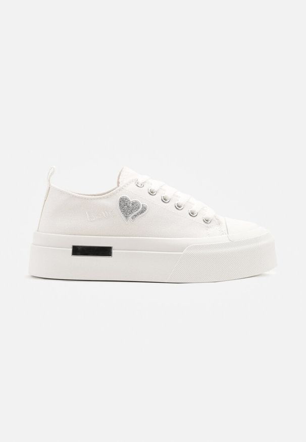 Born2be - Białe Trampki na Grubej Podeszwie Ozdobione Sercem i Napisem Lurindia. Kolor: biały. Materiał: jeans. Wzór: aplikacja, napisy. Obcas: na platformie. Styl: elegancki, klasyczny