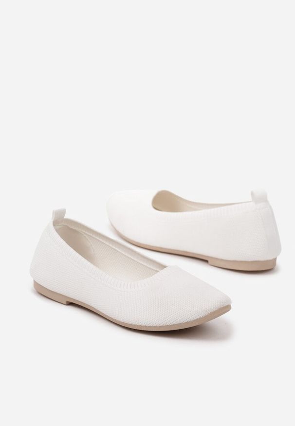 Born2be - Białe Balerinki z Elastyczną Cholewką Lililena. Okazja: na co dzień, do pracy, na spacer. Kolor: biały. Materiał: jeans. Szerokość cholewki: normalna. Sezon: lato, wiosna. Styl: casual, klasyczny