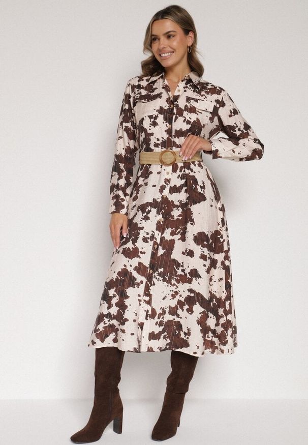 Born2be - Brązowa Koszulowa Sukienka z Wiskozą w Krowie Łaty z Paskiem Domumbria. Kolor: brązowy. Materiał: wiskoza. Typ sukienki: koszulowe