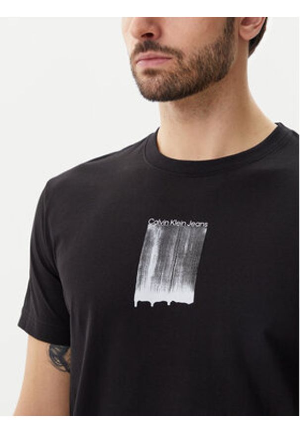 Calvin Klein Jeans T-Shirt Brush Stroke J30J327522 Czarny Regular Fit. Kolor: czarny. Materiał: bawełna