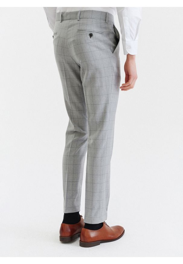 Pako Lorente - PAKO LORENTE – Szare wełniane spodnie garniturowe w kratę. Kolor: szary. Materiał: wełna