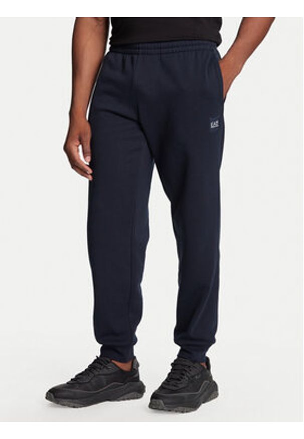 EA7 Emporio Armani Dres 7M000914 AF10377 UB102 Granatowy Modern Fit. Kolor: niebieski. Materiał: bawełna